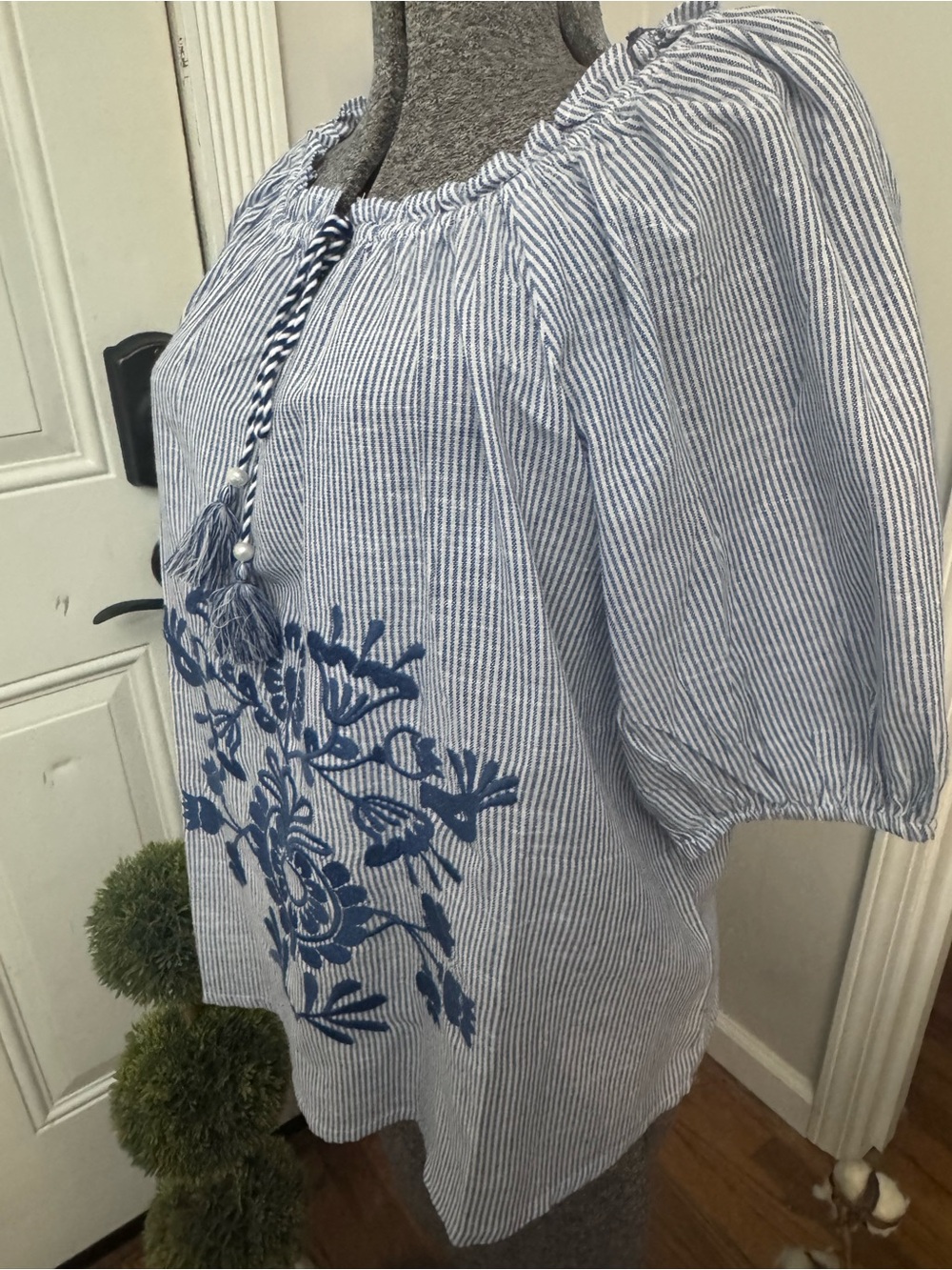 Women’s Cato Blue Striped Embroidered Peasant Top Medium NWT - Picture 3 of 7